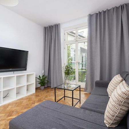 1-Bedroom Apartment With Balcony - Dluga 65 克拉科夫 外观 照片