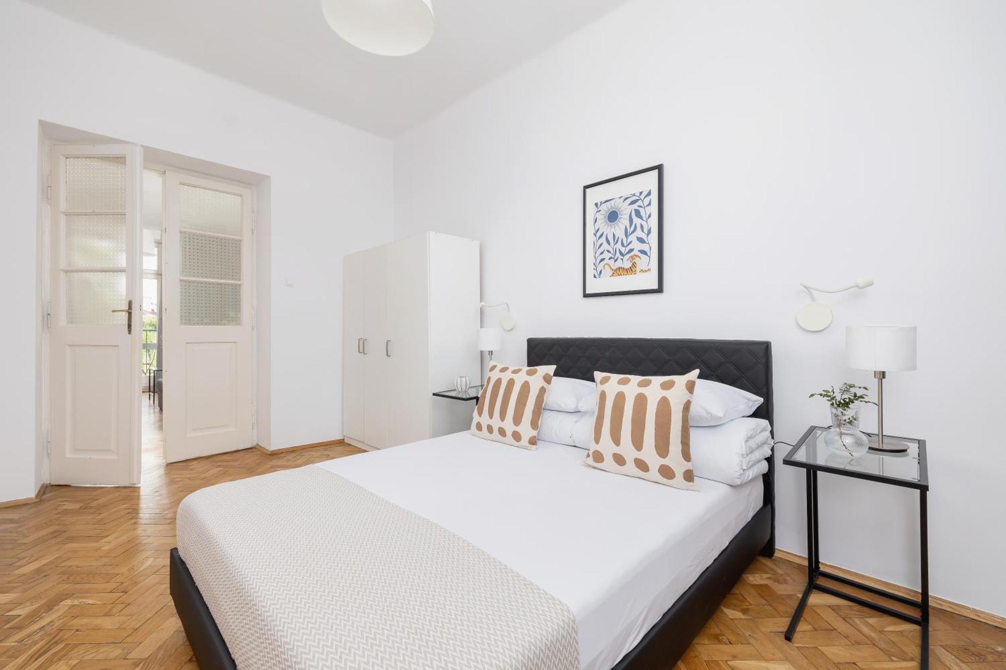 1-Bedroom Apartment With Balcony - Dluga 65 克拉科夫 外观 照片