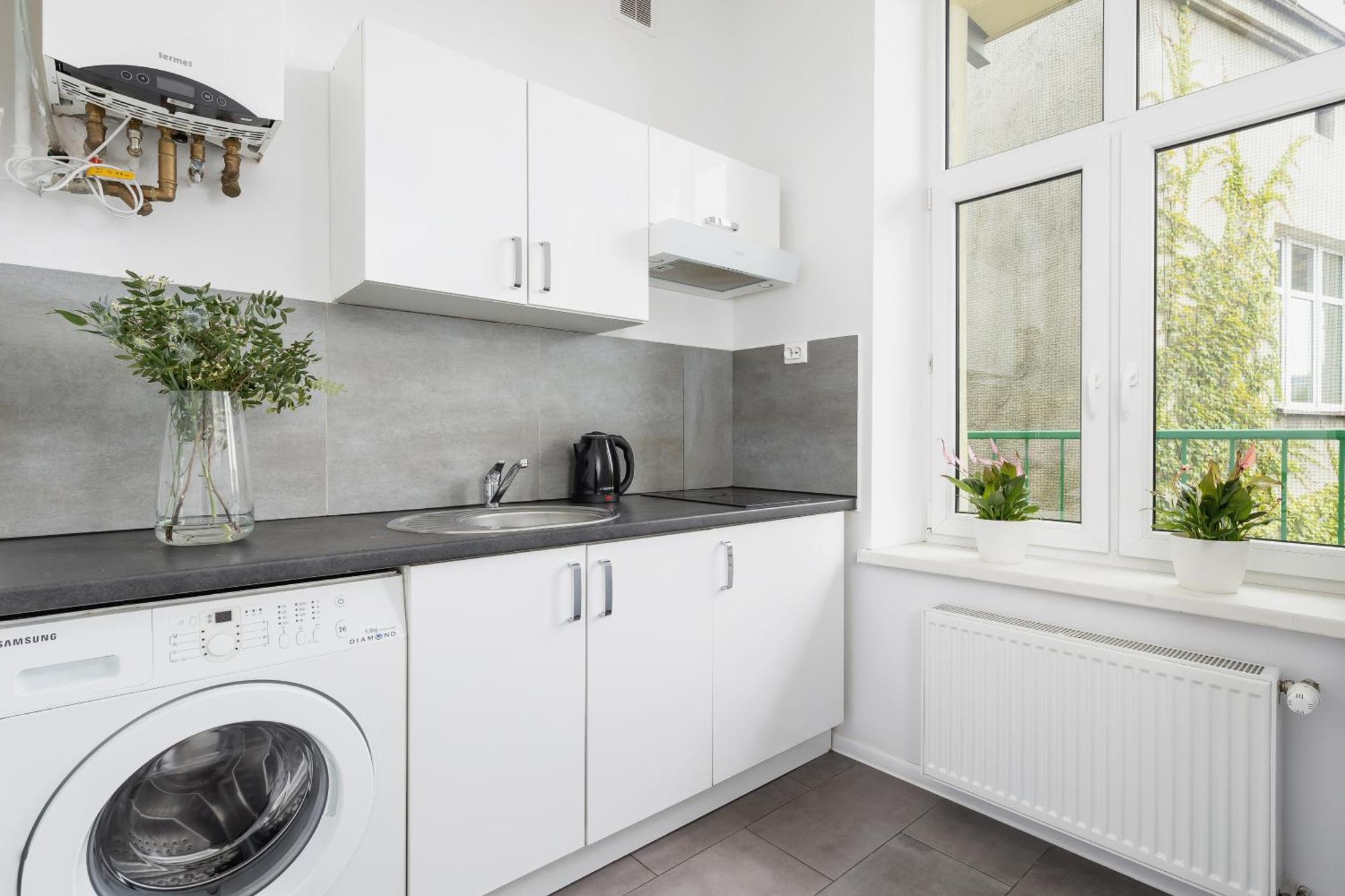 1-Bedroom Apartment With Balcony - Dluga 65 克拉科夫 外观 照片