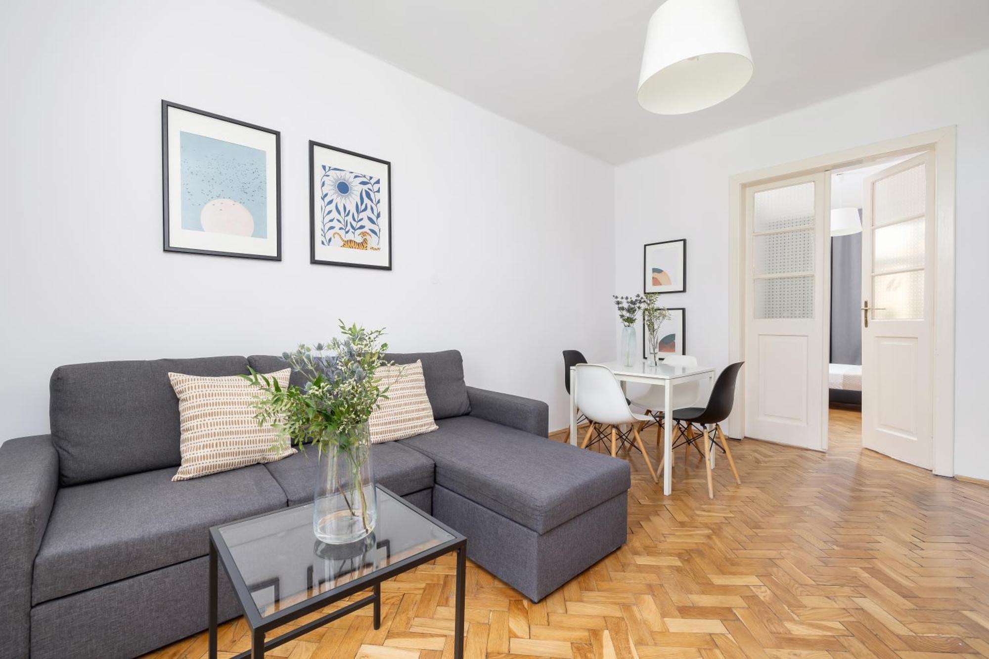 1-Bedroom Apartment With Balcony - Dluga 65 克拉科夫 外观 照片